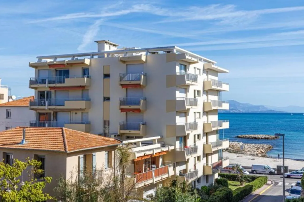 Holiday home Tamanaco Beach 1Bdr Apartment With Balcony Sea View And Pool Antibes France