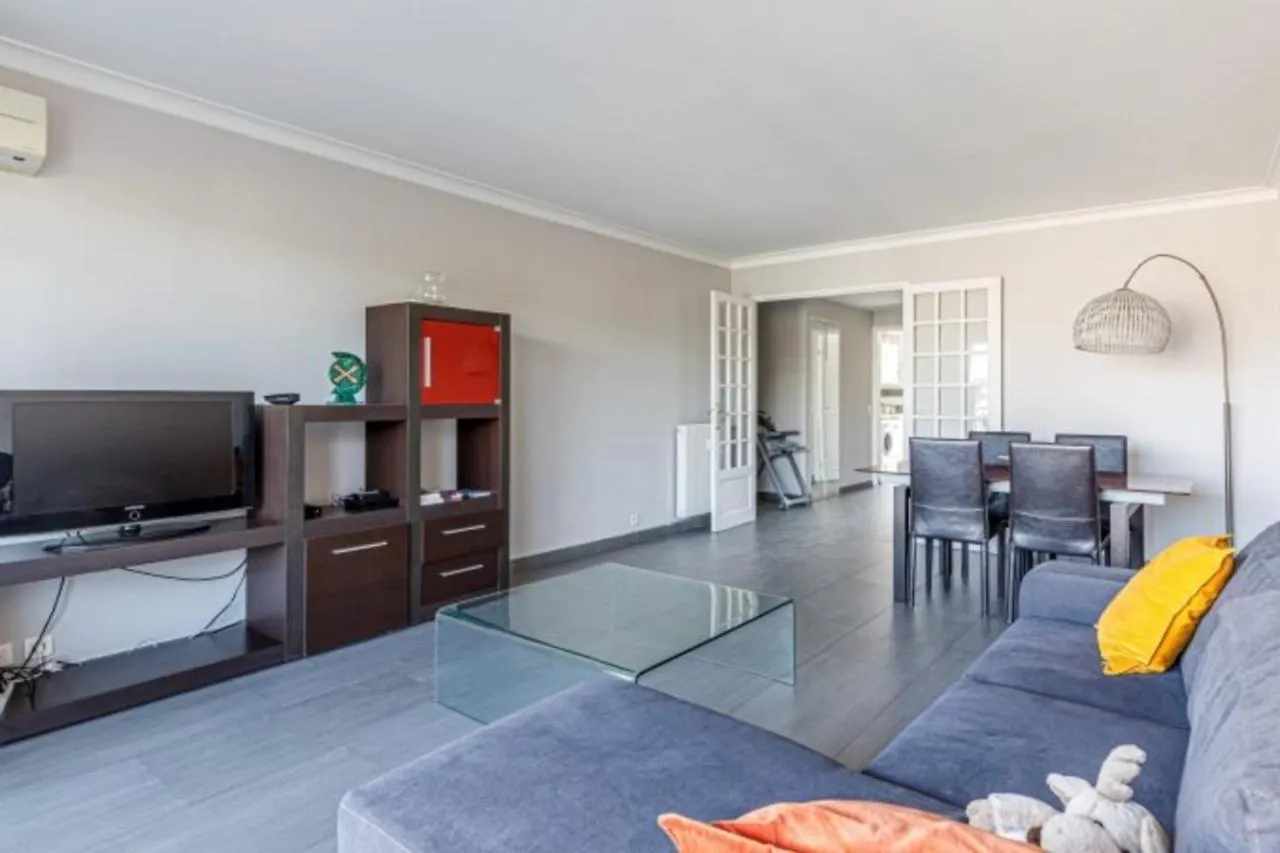 Tamanaco Beach 1Bdr Apartment With Balcony Sea View And Pool Antibes
